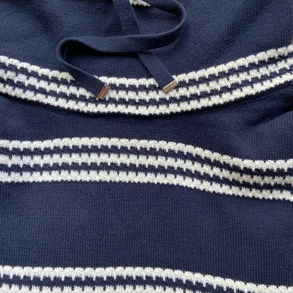 Tommy Hilfiger Navy and White Striped Sweater Like New Size Medium - Picture 8 of 9